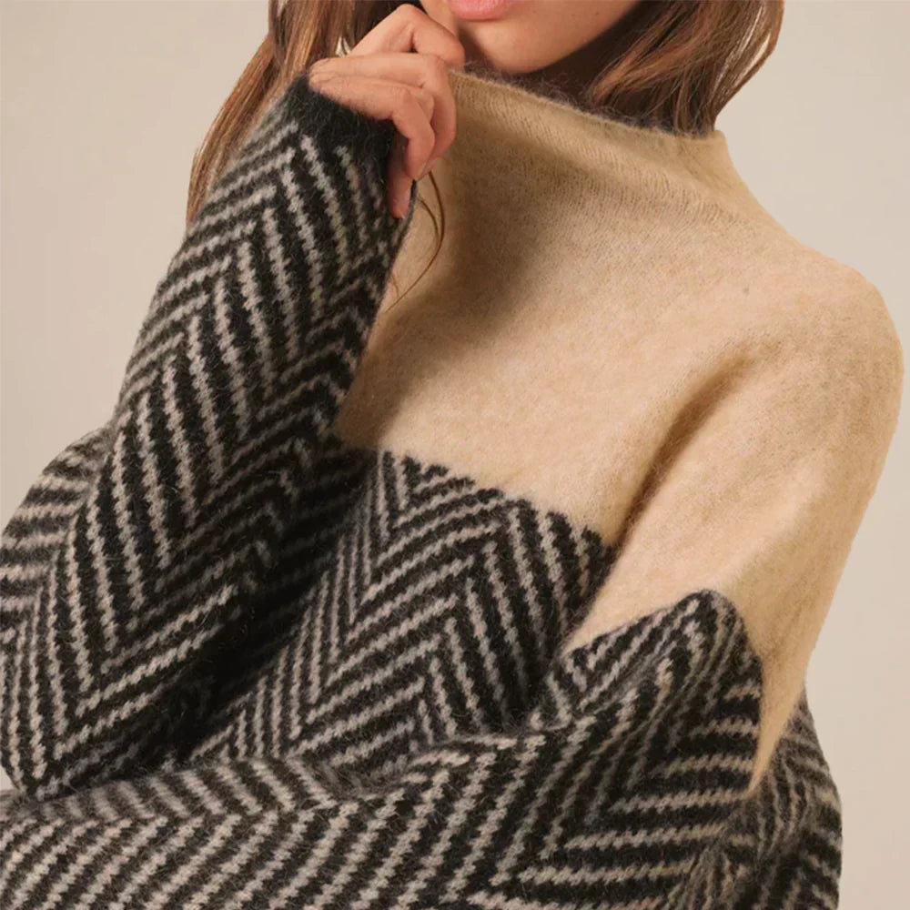 Herringbone Turtleneck Sweater – Luxuriously Soft Twisted Fabric for Stylish Comfort and Timeless Elegance