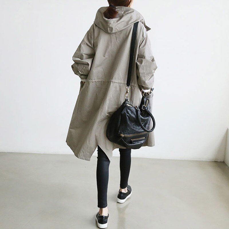 Elegant Trench Coat – Classic and Durable Outerwear for Stylish Protection Against the Chill